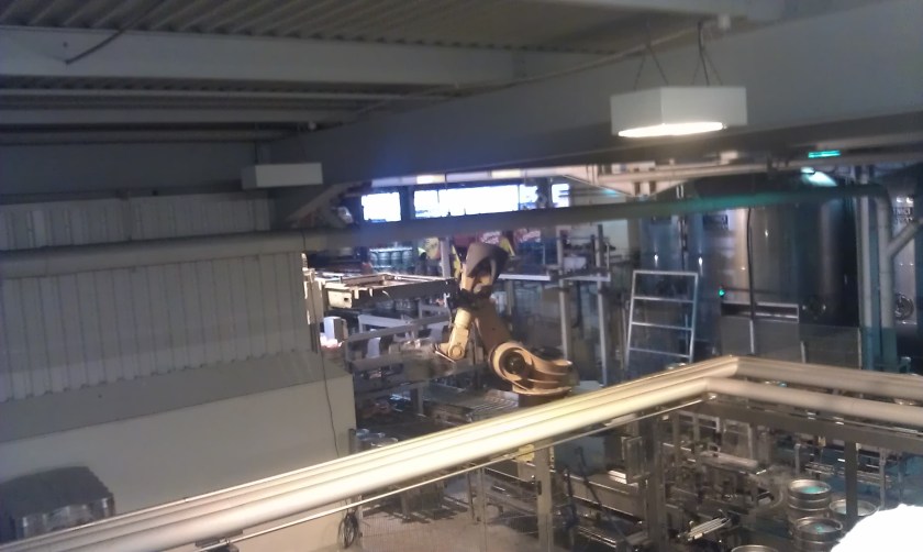 Local robot Les, hard at work on the kegging line.